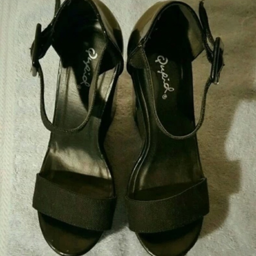 Black Wedges